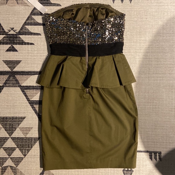 NWT Alice + Olivia Olive Bethany Sequin Peplum Cocktail Dress - Picture 3 of 8